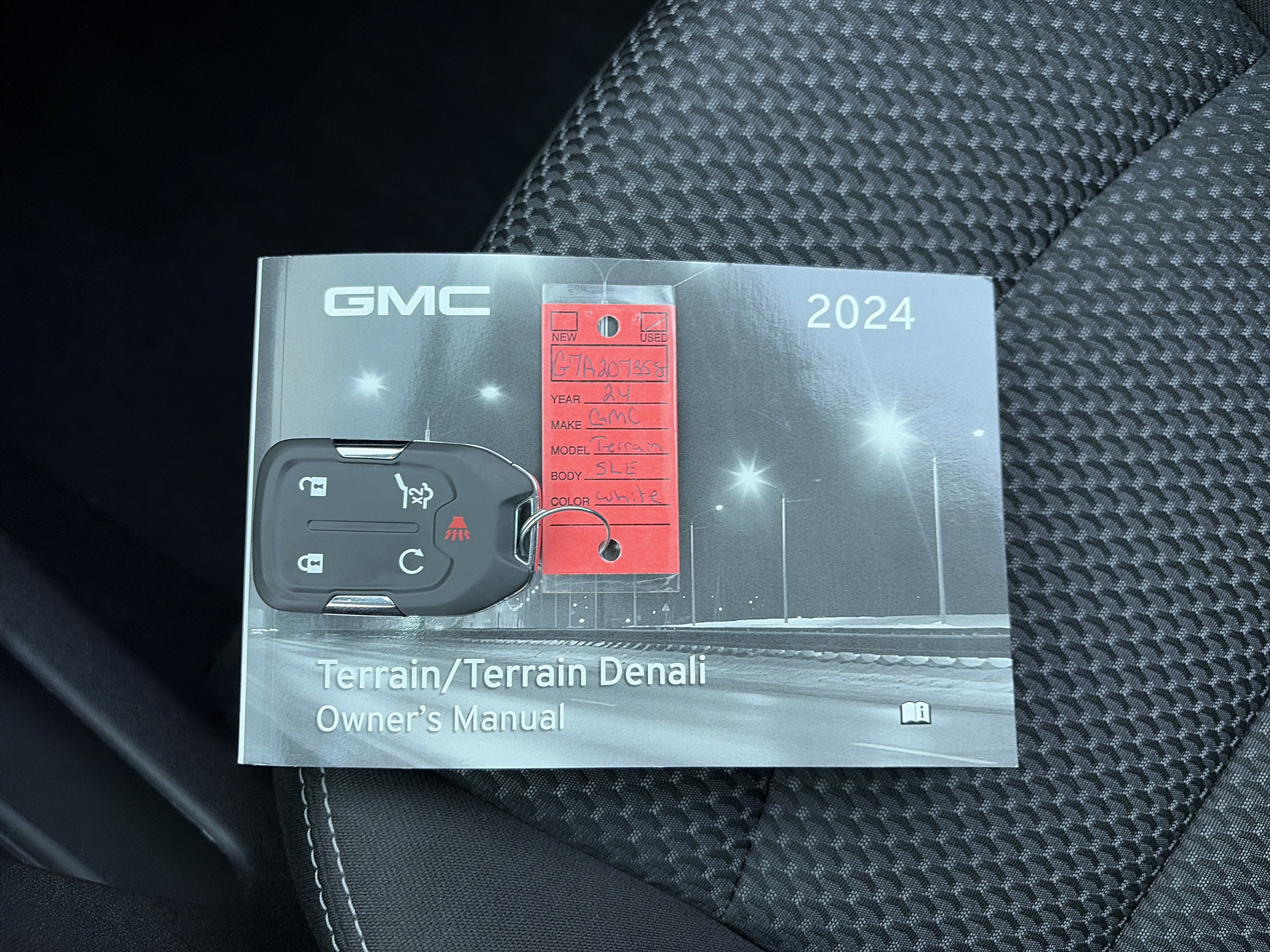 Certified 2024 GMC Terrain SLE w/ Driver Convenience Package AWD/4WD image 13
