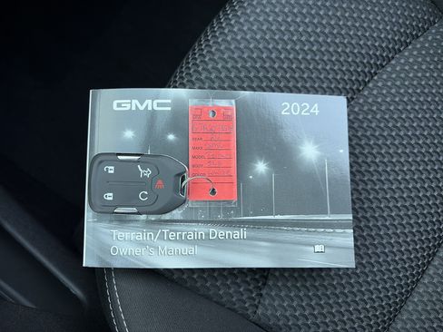 Certified 2024 GMC Terrain SLE w/ Driver Convenience Package AWD/4WD image 13