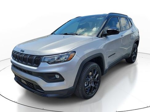 Used 2024 Jeep Compass Latitude w/ Altitude Special Edition image 4