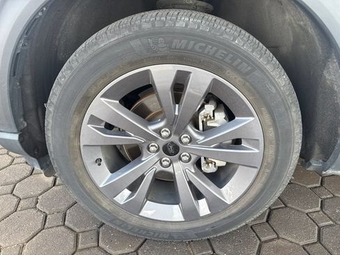 Used 2023 Ford Explorer XLT w/ Equipment Group 202A AWD/4WD image 11