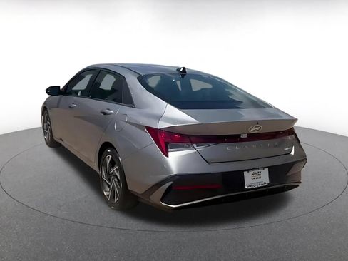 Used 2025 Hyundai Elantra Limited FWD image 11
