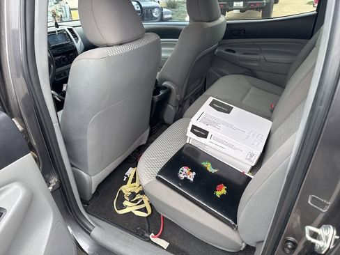 Used 2015 Toyota Tacoma PreRunner image 16