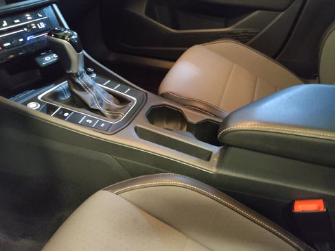 Used 2025 Volkswagen Jetta SE FWD image 26