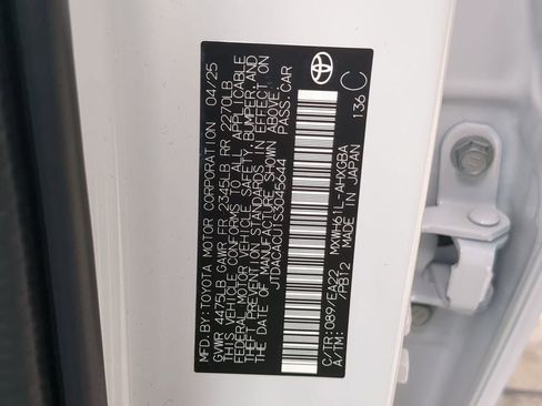 New 2025 Toyota Prius Plug-In Hybrid FWD image 30