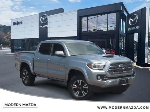 Used 2017 Toyota Tacoma TRD Sport AWD/4WD image 1