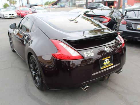 Used 2015 Nissan 370Z Coupe RWD image 5