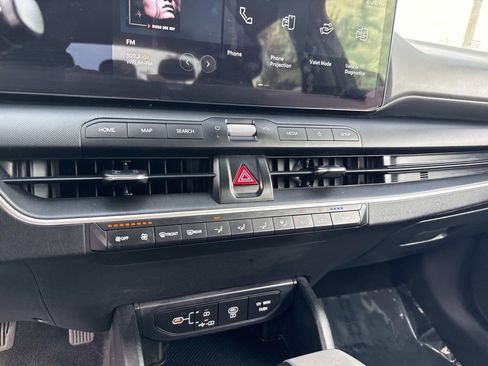 Used 2025 Kia K4 LXS image 25