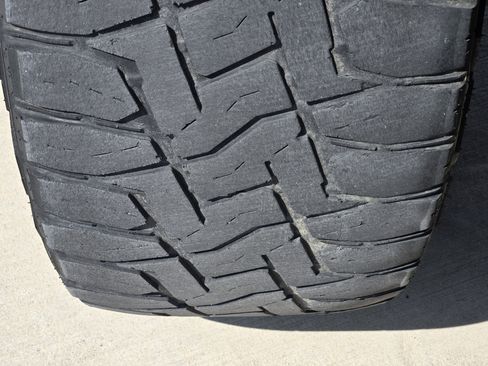 Used 2022 Nissan Frontier SV w/ Technology Package image 9