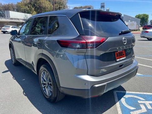 Used 2024 Nissan Rogue S FWD image 9