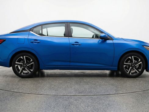 Used 2025 Nissan Sentra SV FWD image 11