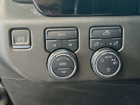 Used 2024 Chevrolet Silverado 1500 LT AWD/4WD image 10