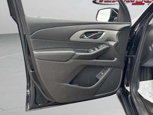 Used 2021 Chevrolet Traverse LT image 28