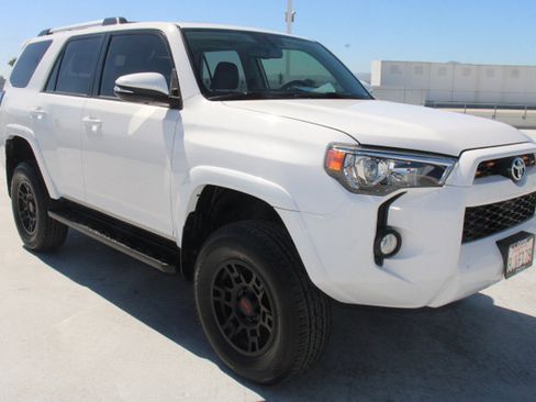 Certified 2019 Toyota 4Runner SR5 Premium AWD/4WD image 2