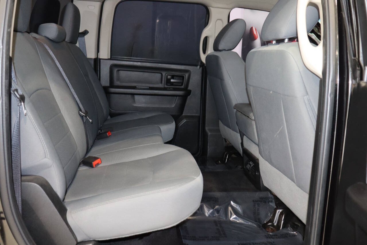 Used 2017 RAM 1500 Express w/ Black Ram 1500 Express Group AWD/4WD image 8