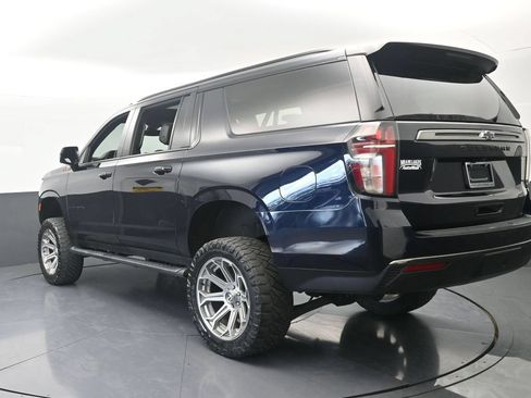 Used 2022 Chevrolet Suburban Z71 w/ Luxury Package AWD/4WD image 4