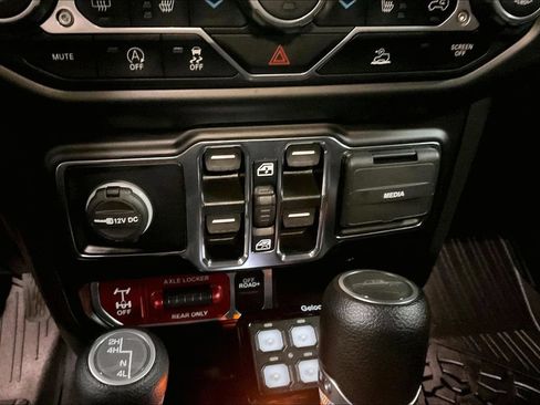 Used 2022 Jeep Gladiator Mojave w/ Cold Weather Group AWD/4WD image 30