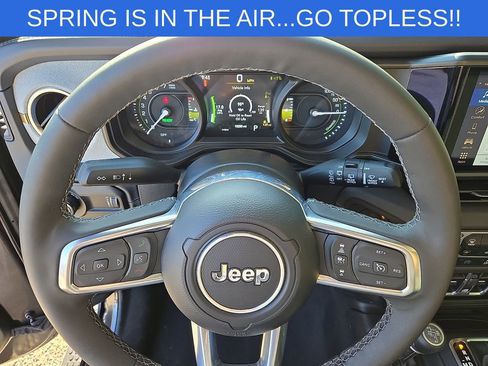 Used 2025 Jeep Wrangler Unlimited Sahara AWD/4WD image 18