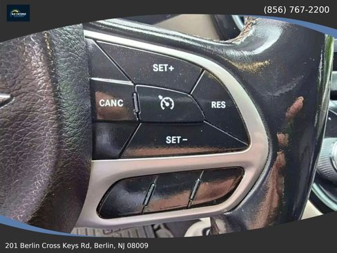 Used 2018 Chrysler Pacifica Touring-L image 22