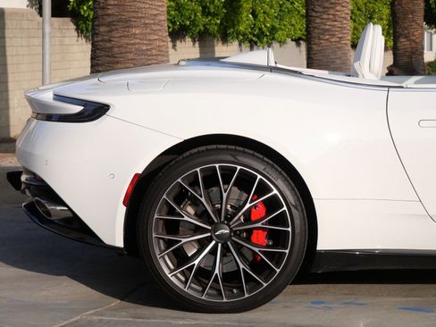 Used 2023 Aston Martin DB11 Volante image 15