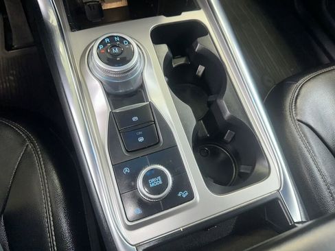 Used 2020 Ford Explorer XLT w/ Equipment Group 202A AWD/4WD image 15