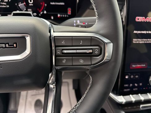 New 2026 GMC Acadia Denali w/ Super Cruise Package image 28