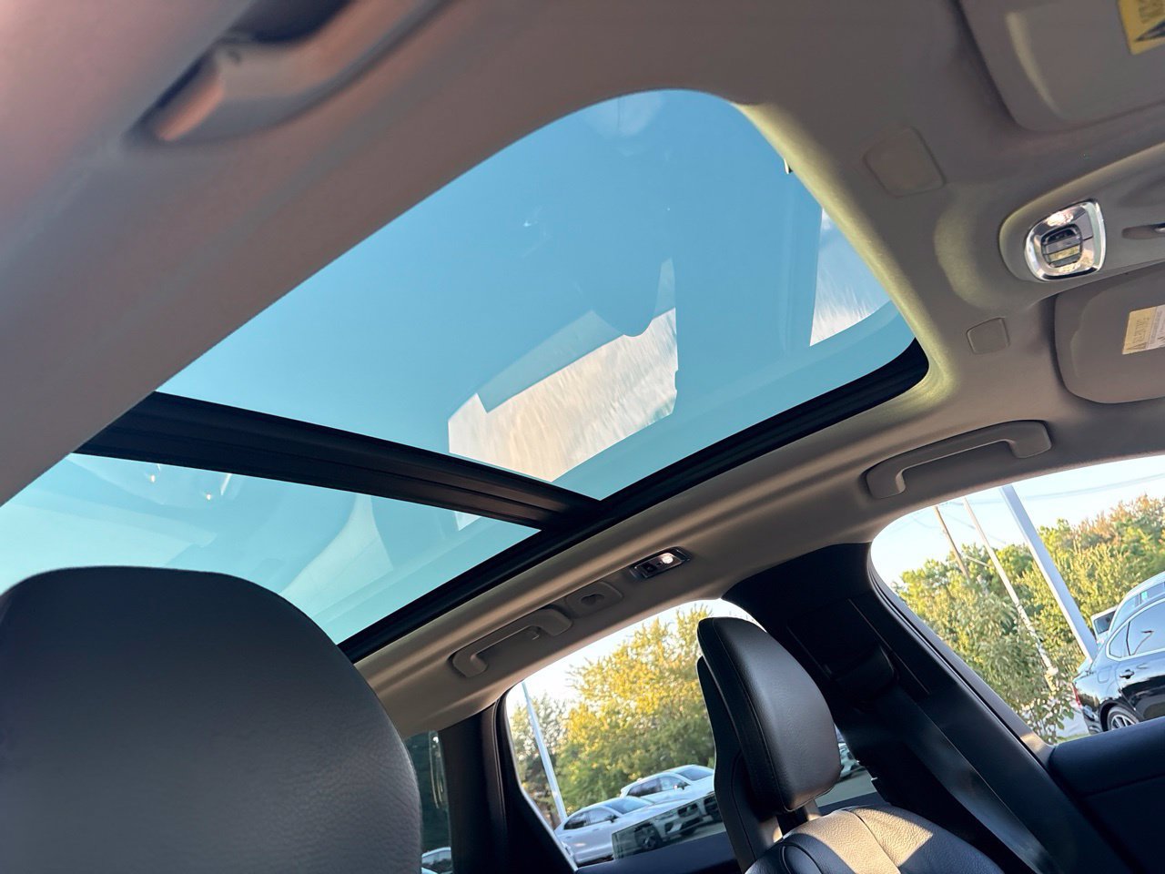Used 2019 Volvo XC60 T8 Inscription w/ Advanced Package AWD/4WD image 15