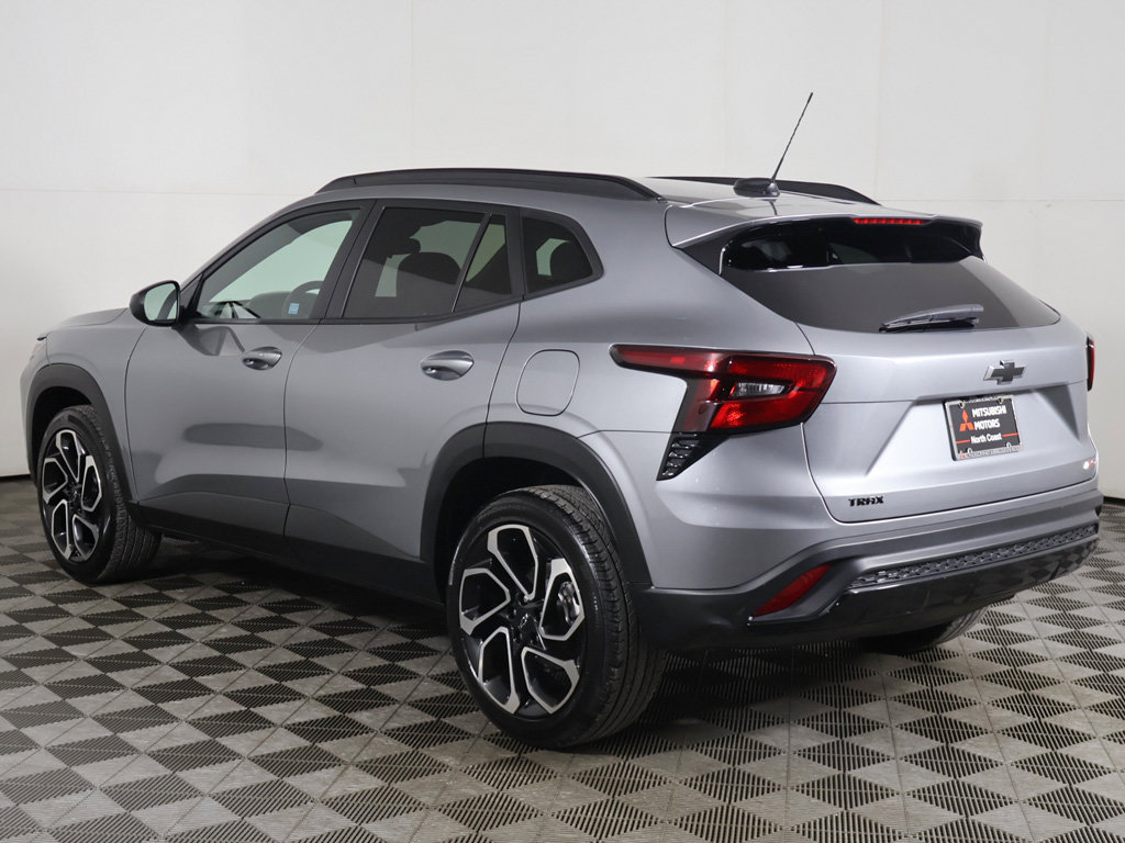 Used 2025 Chevrolet Trax RS FWD image 7
