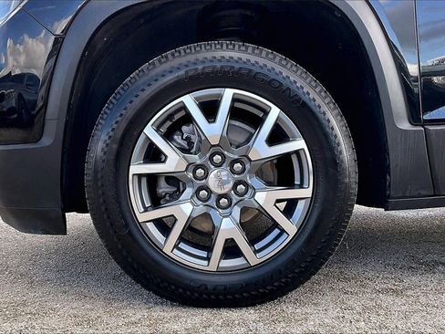 Used 2023 GMC Acadia SLT image 35