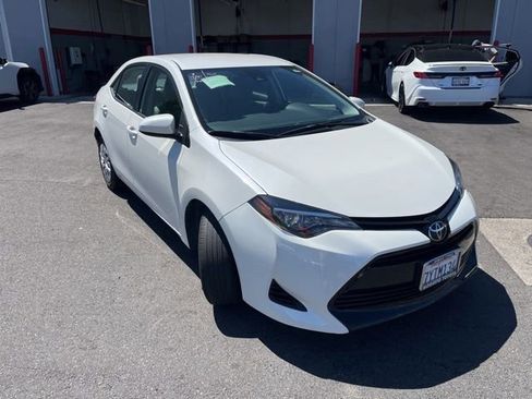 Used 2017 Toyota Corolla LE w/ Carpet Mat Package (TMS) FWD image 3