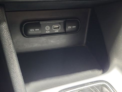 Used 2018 Kia Niro LX image 27