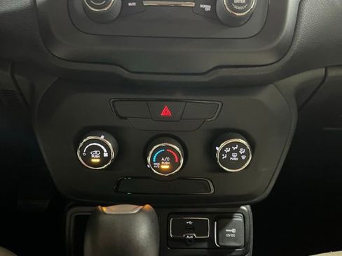 Used 2020 Jeep Renegade Sport w/ Sport Appearance Group FWD image 21