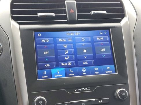 Used 2020 Ford Fusion SE image 24