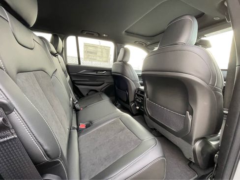 New 2025 Jeep Grand Cherokee Altitude image 26