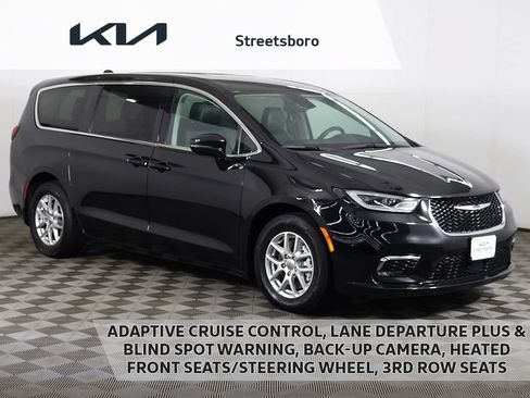 Used 2024 Chrysler Pacifica Touring-L FWD image 1