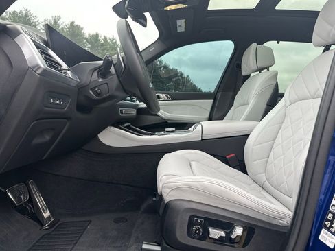 Used 2025 BMW X5 M60i w/ Executive Package image 17