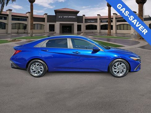 Used 2024 Hyundai Elantra SEL FWD image 9