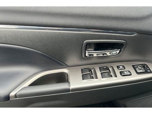 Used 2024 Mitsubishi Outlander Sport SE image 13