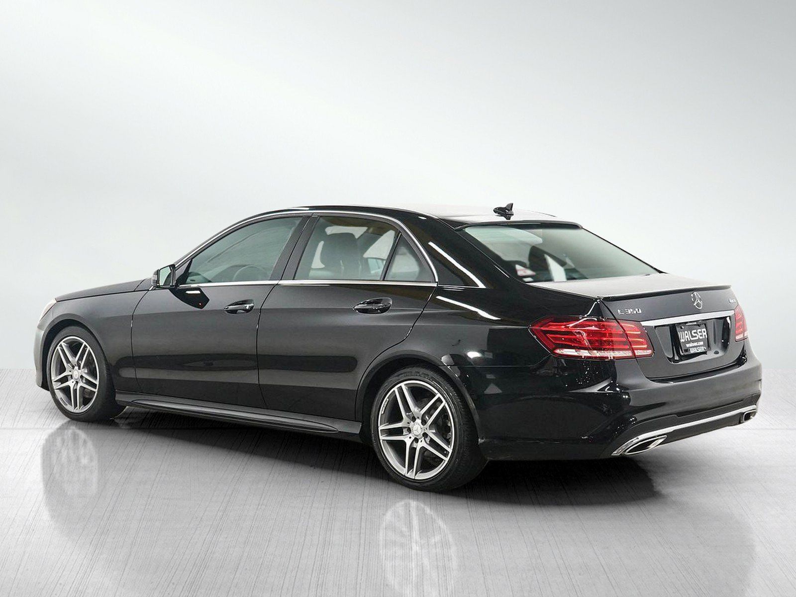 Used 2016 Mercedes-Benz E 350 4MATIC Sedan image 3