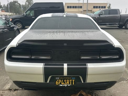 Used 2015 Dodge Challenger SRT image 4