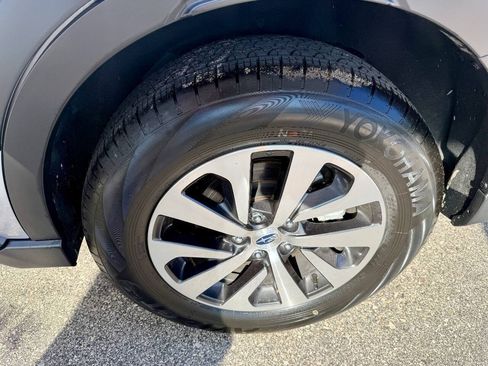 Used 2025 Subaru Outback Premium AWD/4WD image 16
