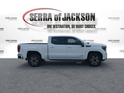 Used 2024 GMC Sierra 1500 AT4 w/ Technology Package AWD/4WD image 10