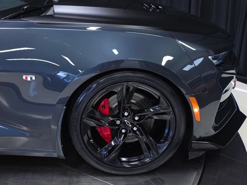 Used 2020 Chevrolet Camaro SS RWD image 47