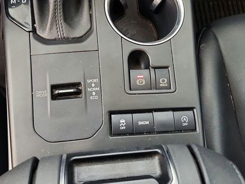 Used 2021 Toyota Highlander XLE FWD image 19