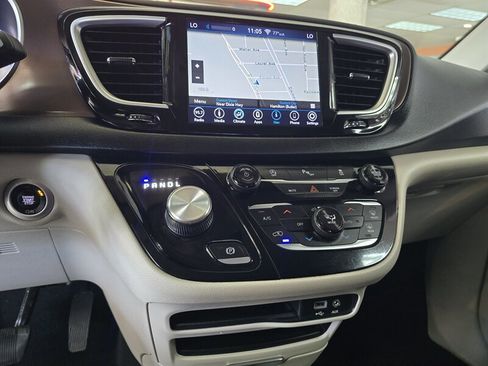 Used 2018 Chrysler Pacifica Touring Plus w/ Tire & Wheel Group image 27