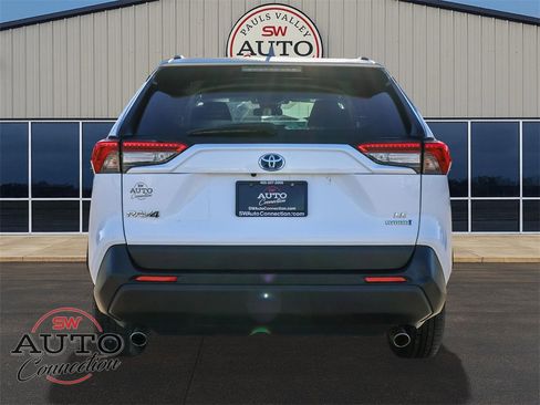 Used 2022 Toyota RAV4 LE image 6