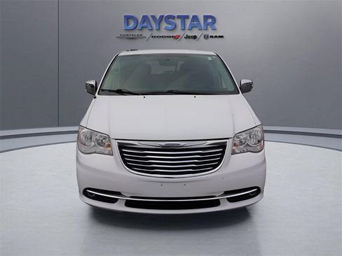 Used 2015 Chrysler Town & Country Touring-L w/ Driver Convenience Group image 6