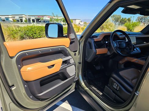 Used 2023 Land Rover Defender 130 X-Dynamic SE AWD/4WD image 19
