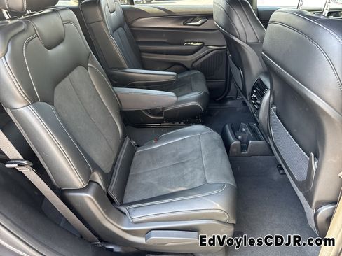 Used 2025 Jeep Grand Cherokee L Altitude image 18