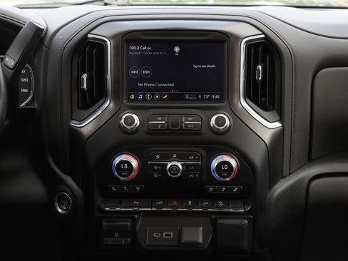Used 2023 GMC Sierra 3500 AT4 w/ AT4 Preferred Package AWD/4WD image 17