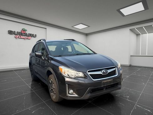 Used 2017 Subaru Crosstrek 2.0i Premium w/ Moonroof Package AWD/4WD image 2